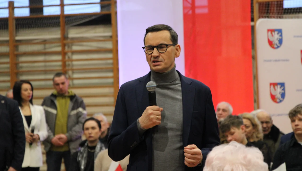 Mateusz Morawiecki w Lubartowie. Pytania: co poszło nie tak w wyborach i o działkę od księdza (zdjęcia) - Zdjęcie główne