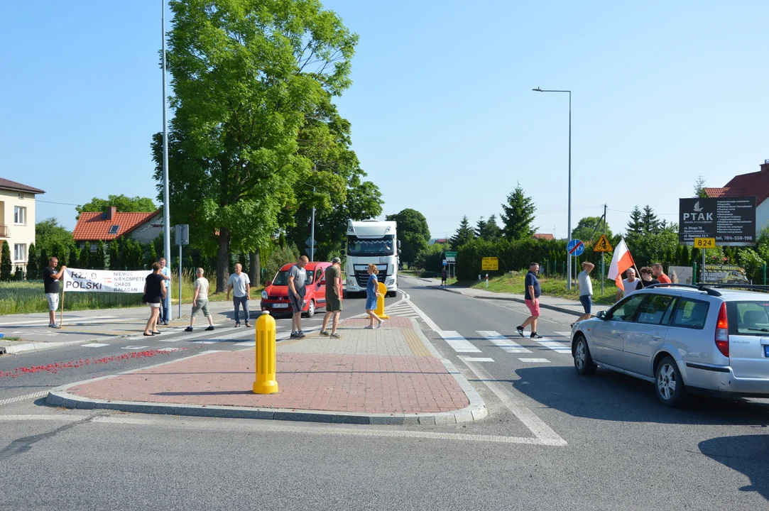 Poniedziałkowa akcja protestacyjna producentów malin w Opolu Lubelskim