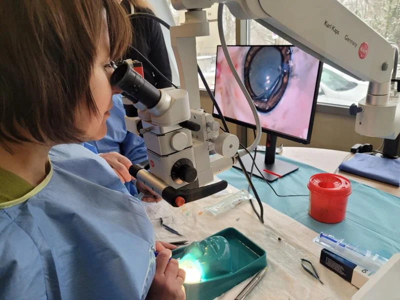 Nowoczesne symulatory i międzynarodowa wiedza. Lubelski szpital pomaga szkolić okulistów z Ukrainy