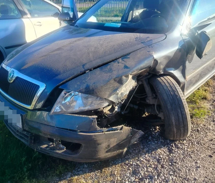 Lubelskie: Samochód uderzył w skarpę, kierowca prawdopodobnie zasnął za kółkiem. Dziecko w szpitalu