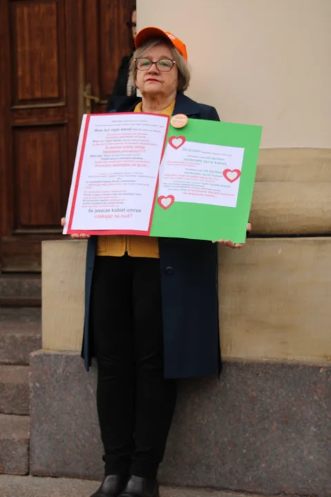 "Ani jednej więcej". Protest w Lublinie po śmierci ciężarnej Doroty