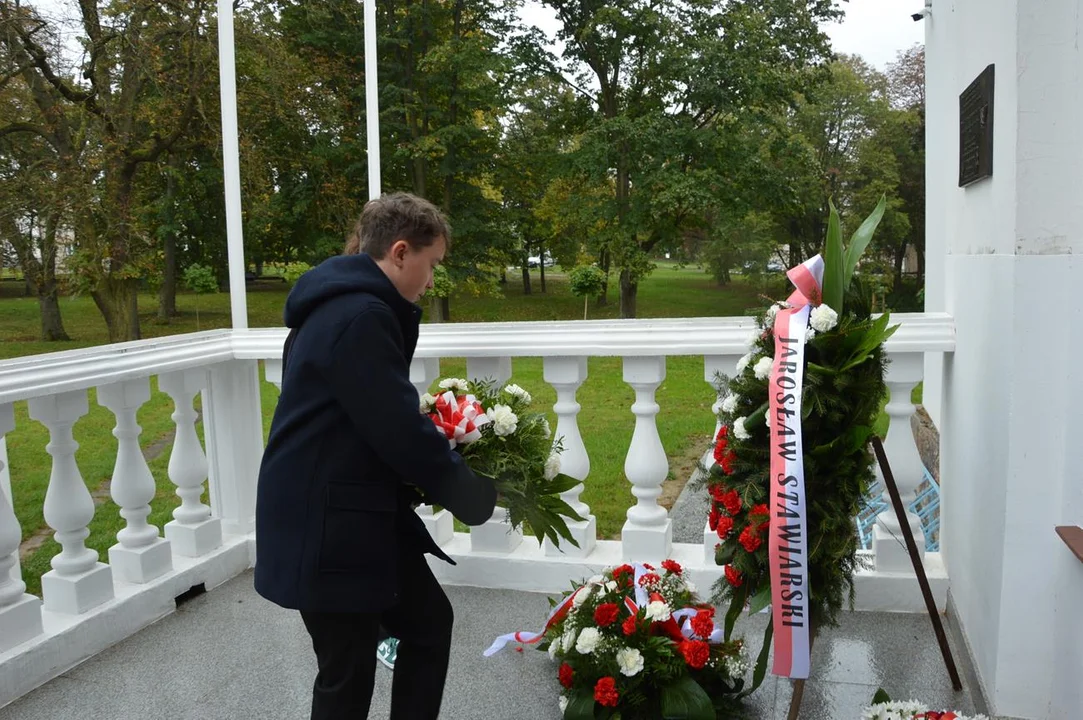 Odsłonięcie tablicy pamiątkowej poświęconej Żydom z Józefowa nad Wisłą zamordowanym podczas akcji "Reinhard"