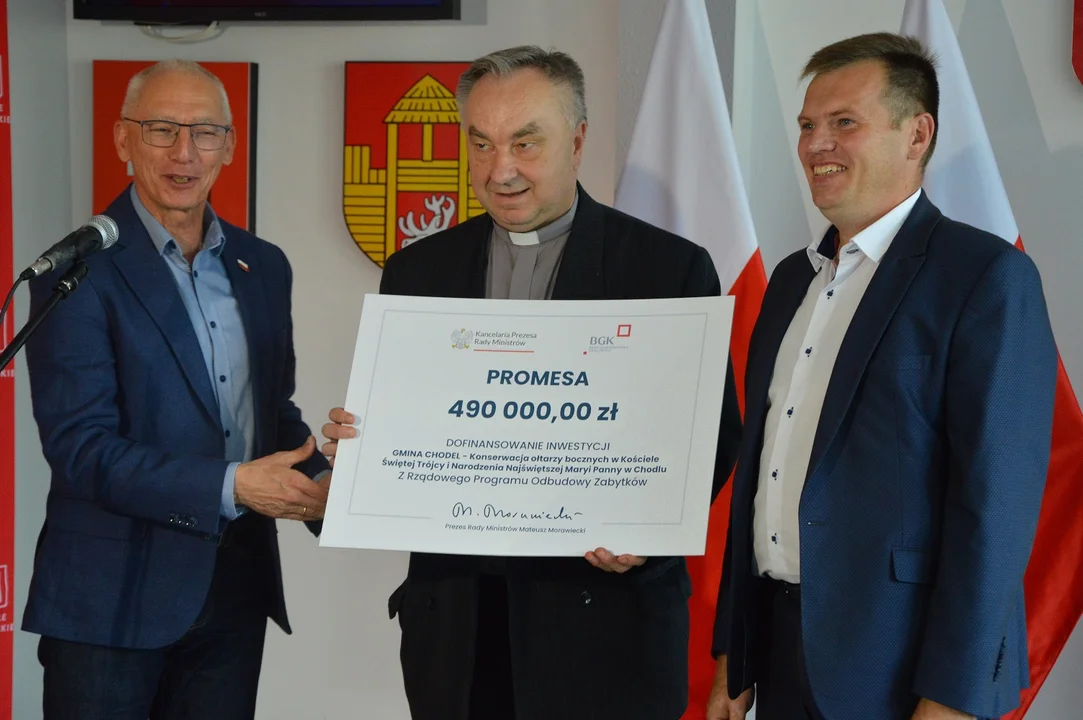 Wręczenie promes na odnowę zabytków w powiecie opolskim