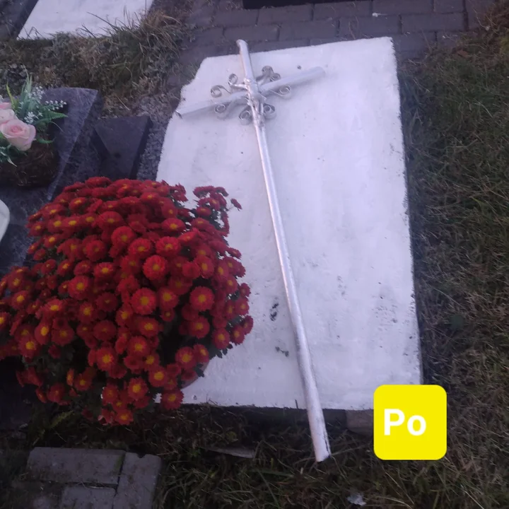Posprzątali zaniedbane groby na łukowskim cmentarzu