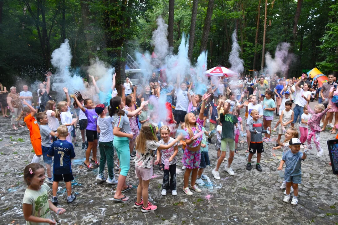 Piana Party i Kolorowe Proszki na „Sport Fun Fest” w Stoczku Łukowskim. Wspólna zabawa dla najmodszych [ZDJĘCIA] - Zdjęcie główne