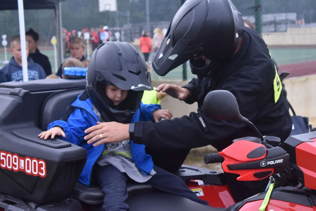 Zabawa i edukacja w jednym - tak wyglądał piknik "Bezpiecznie z Koziołkami" w Baranowie. ZOBACZ ZDJĘCIA