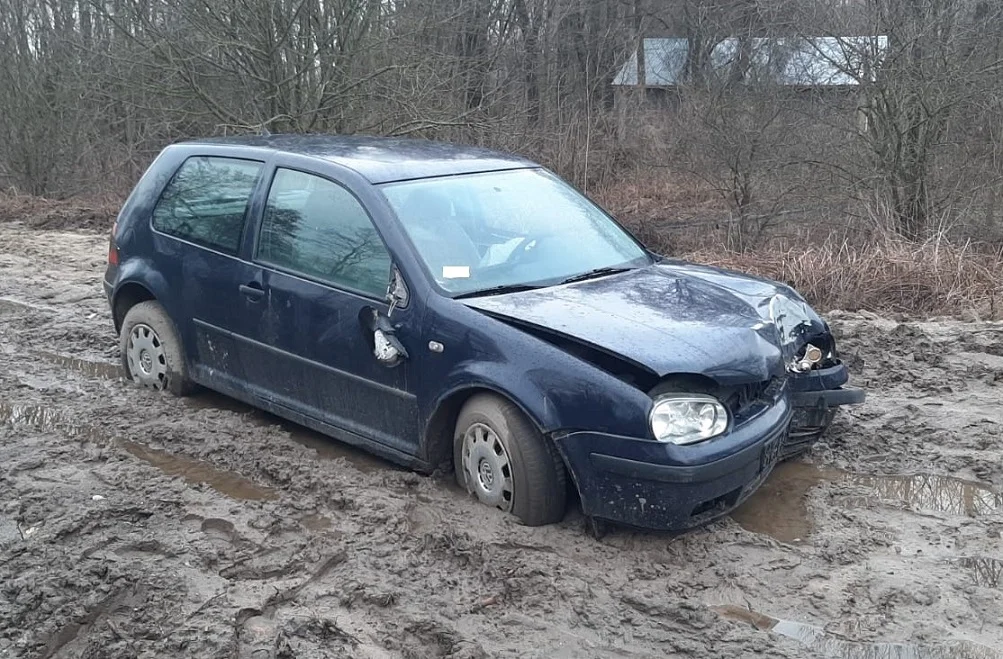 Powiat bialski: Nastolatkowie ukradli auto i chcieli sprzedać je na części