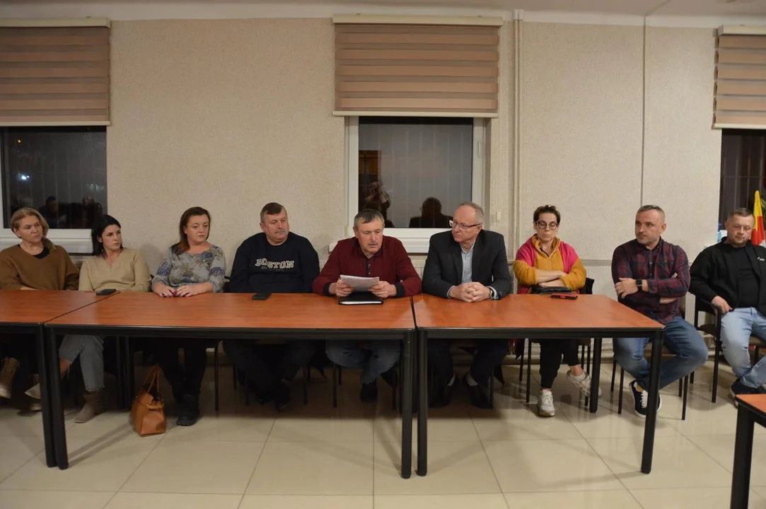 Spotkanie mieszkańców, radnych, władz powiatu i gminy Karczmiska w sprawie przebudowy drogi powiatowej Głusko - Wolica
