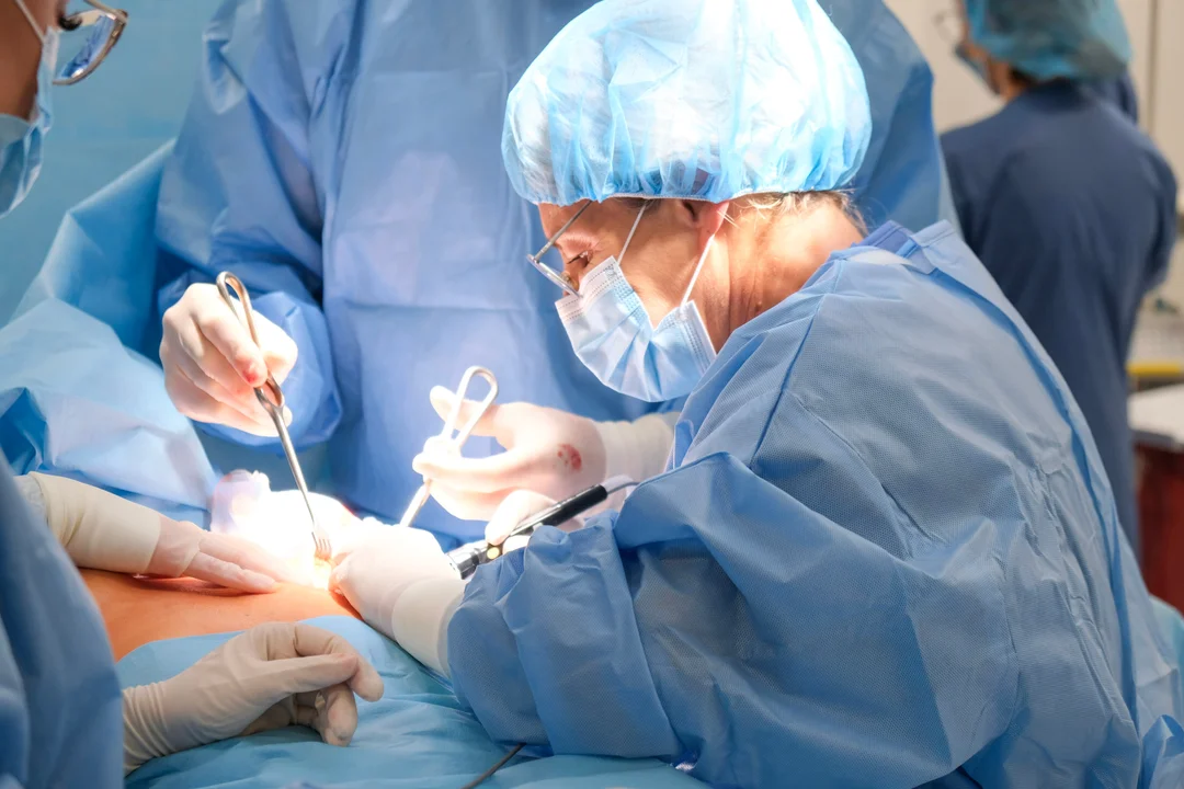 Mniejsze uszkodzenia skóry i lepsze gojenie po operacji, Szpital przy al. Kraśnickiej z nowym sprzętem na raka