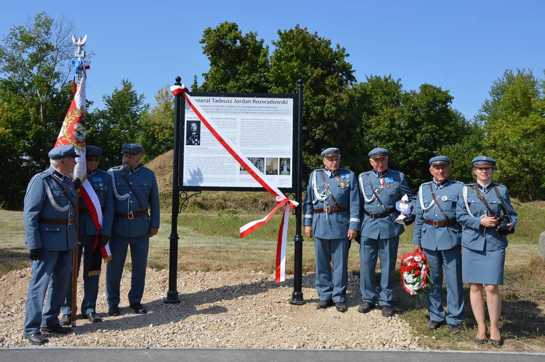 Uroczystość odsłonięcia ronda im. generała Tadeusza Rozwadowskiego w Chodlu