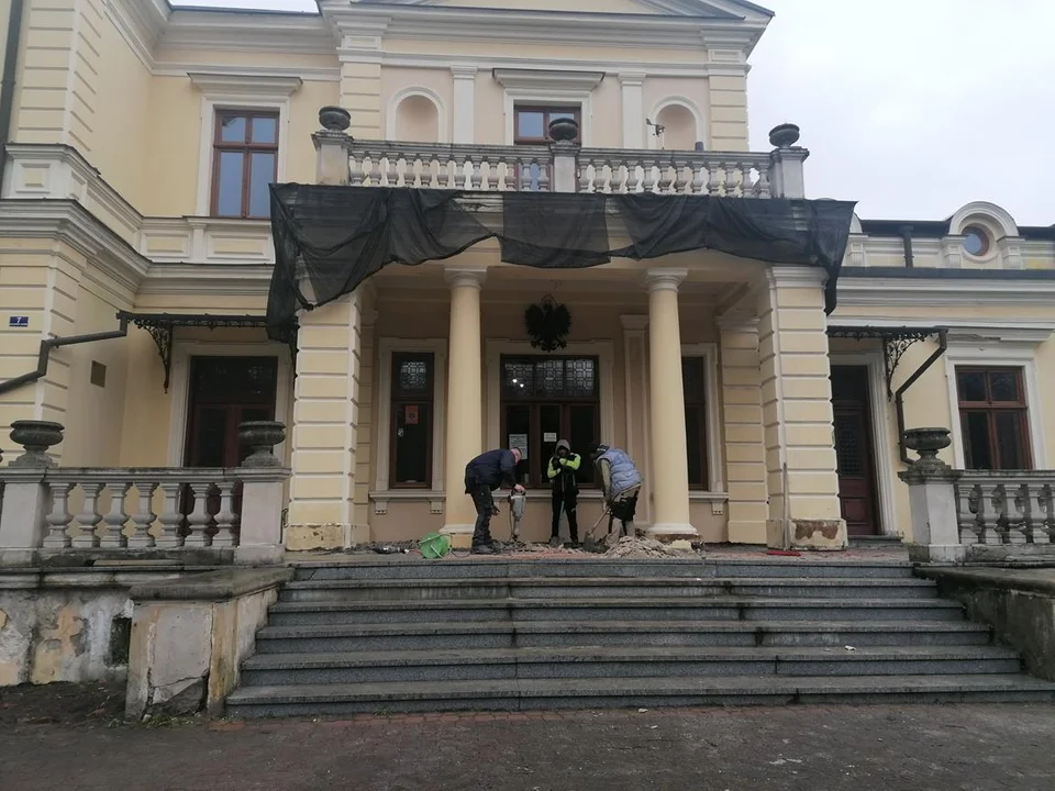 W Kluczkowicach trwają prace związane z renowacją zespołu pałacowo-parkowego