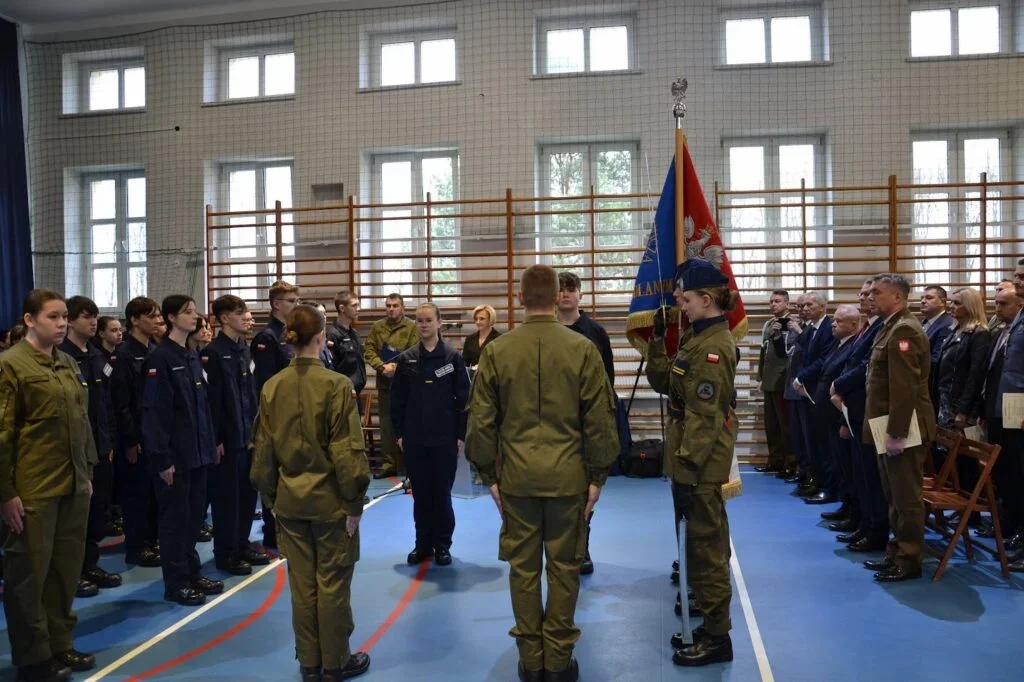 Ślubowanie uczniów klas pierwszych w Radoryżu Smolanym