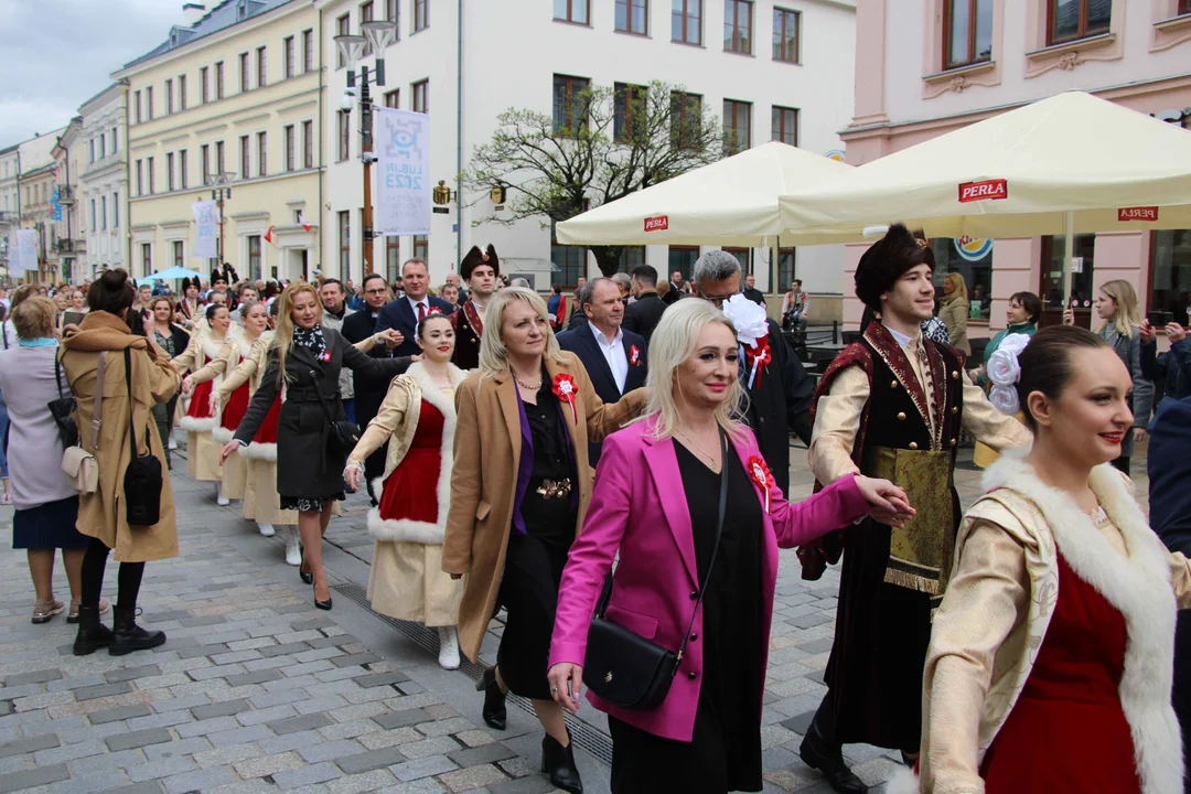 Obchody 3 maja w Lublinie. Mieszkańcy zatańczyli wspólnie Poloneza