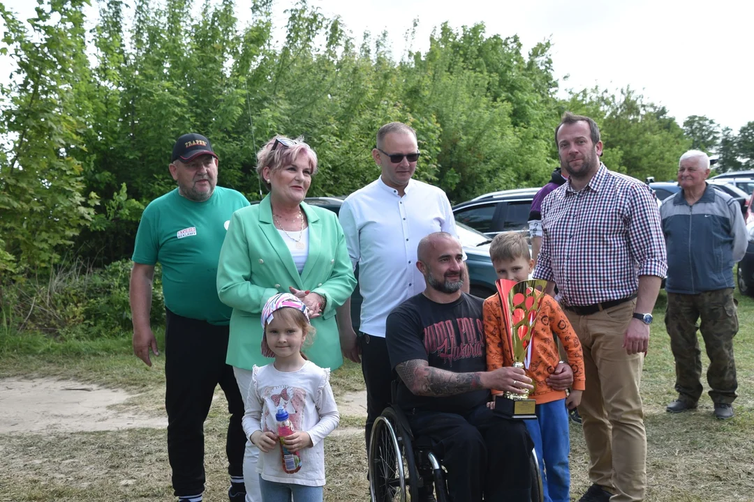 Łowili w zespołach z „kolegami na medal” (zdjęcia) Integracyjne Stowarzyszenie Wędkarzy Ziemi Łukowskiej „Miś” zaprosiło na zawody - Zdjęcie główne