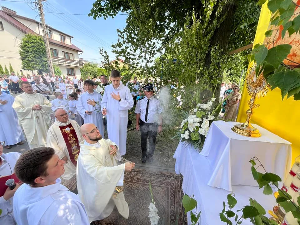 Procesja Bożego Ciała w parafii Matki Kościoła w Łukowie