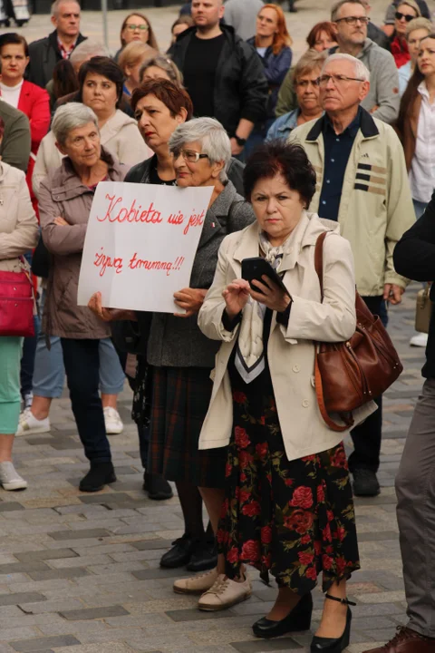 "Ani jednej więcej". Protest w Lublinie po śmierci ciężarnej Doroty