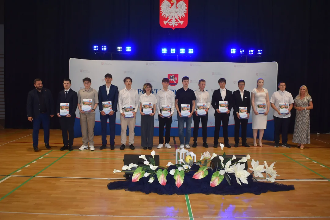 Najzdolniejsza młodzież z nagrodami od starostwa (zdjęcia) - Zdjęcie główne