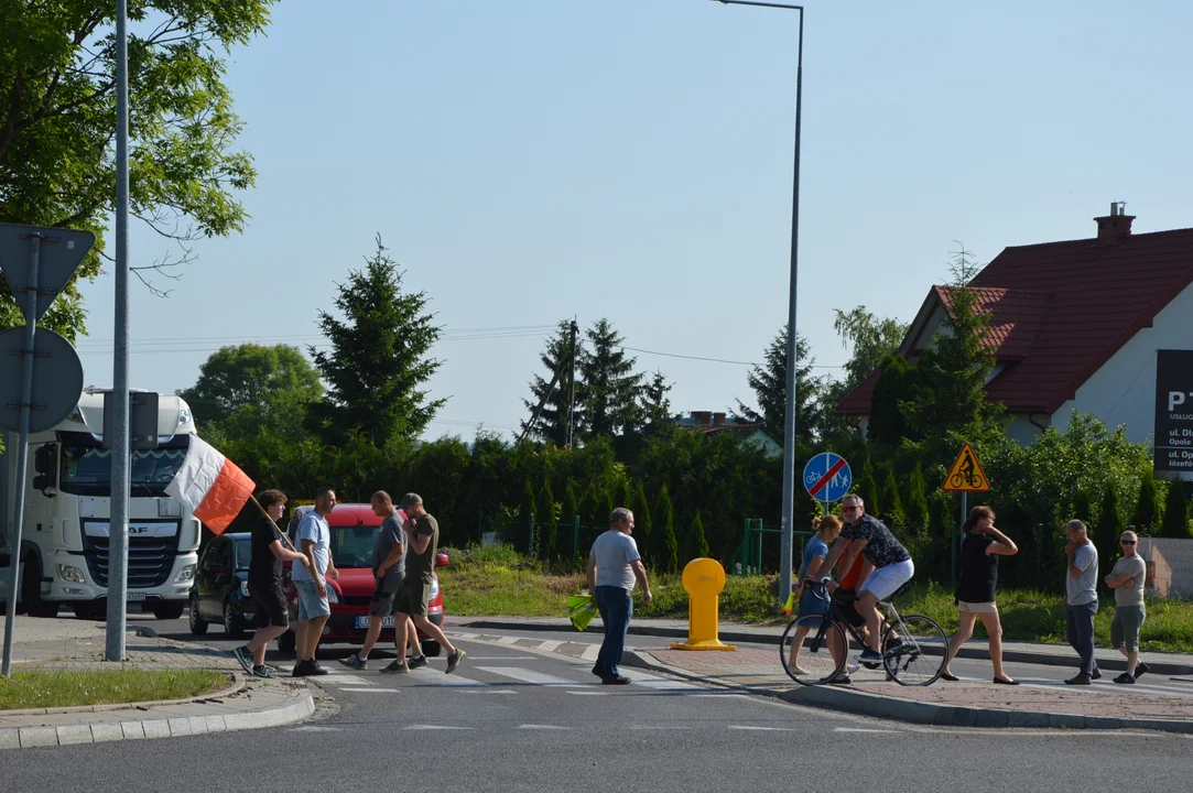 Poniedziałkowa akcja protestacyjna producentów malin w Opolu Lubelskim