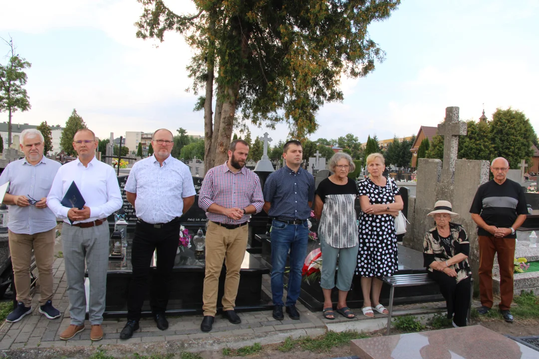 Nagrobek byłego burmistrza Łukowa Andrzeja Śledzia oficjalnie odsłonięty