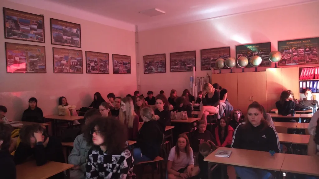 Spotkanie klas trzecich II LO ze Zdzisławem Rapackim.  Dyplomata mówił o UE  (zdjęcia) - Zdjęcie główne