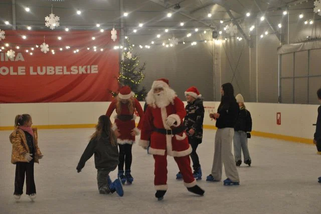 Opole Lubelskie: Mikołajki na lodowisku (ZDJĘCIA) - Zdjęcie główne