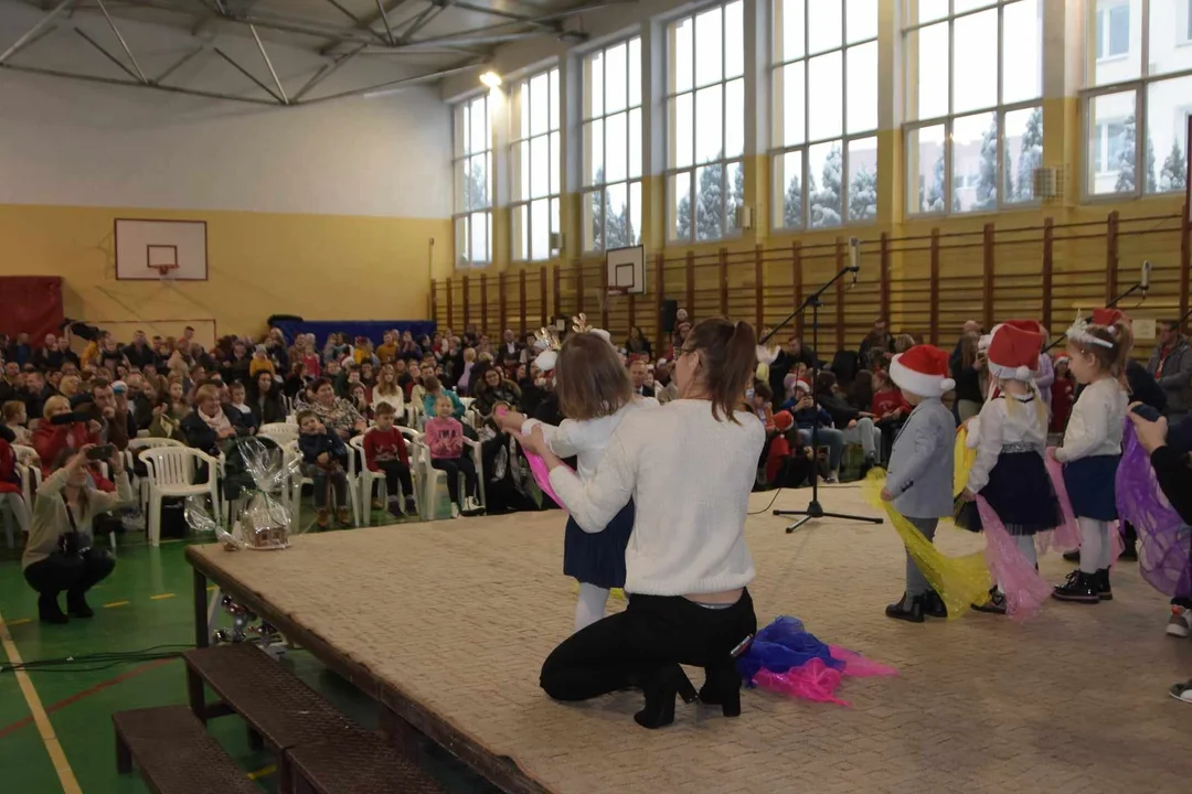 Kiermasz bożonarodzeniowy w Adamowie