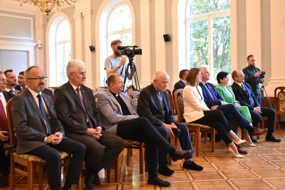 Wręczenie promes na renowację zabytków w powiecie puławskim