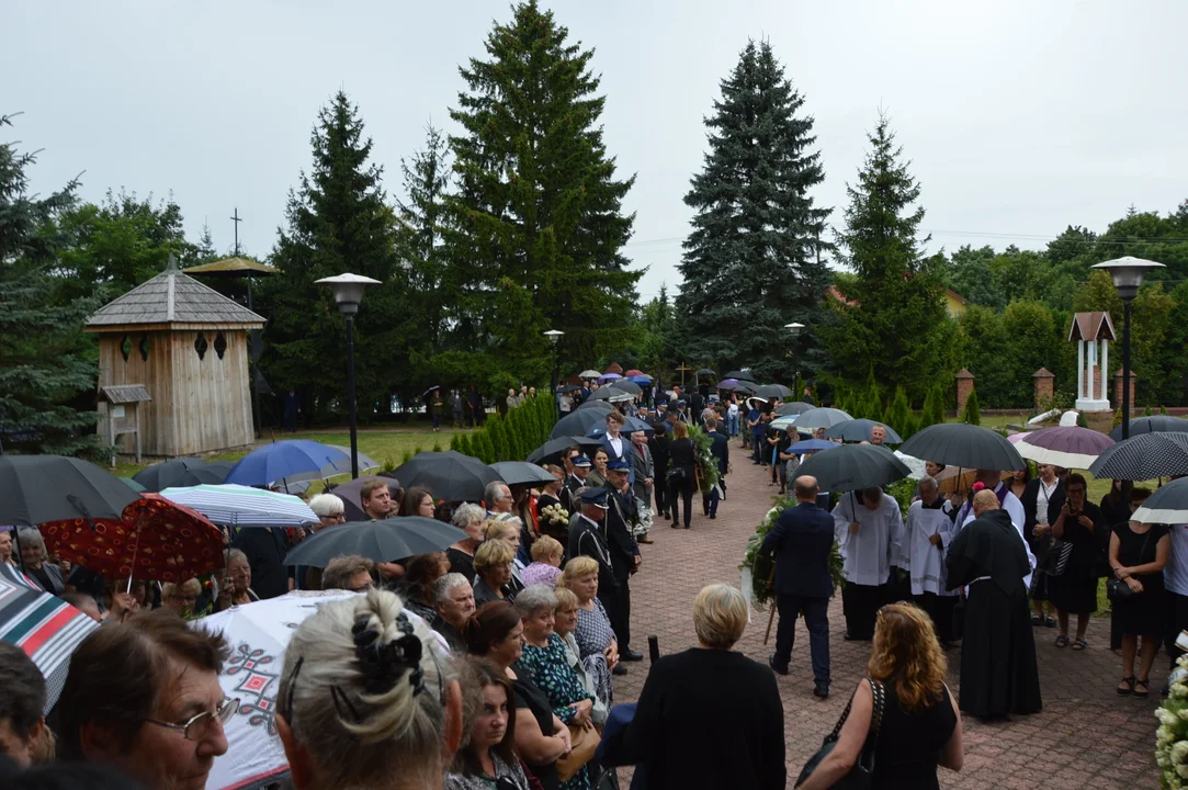 Uroczystość pogrzebowa proboszcza parafii w Ratoszynie ks. Józefa Rychtera