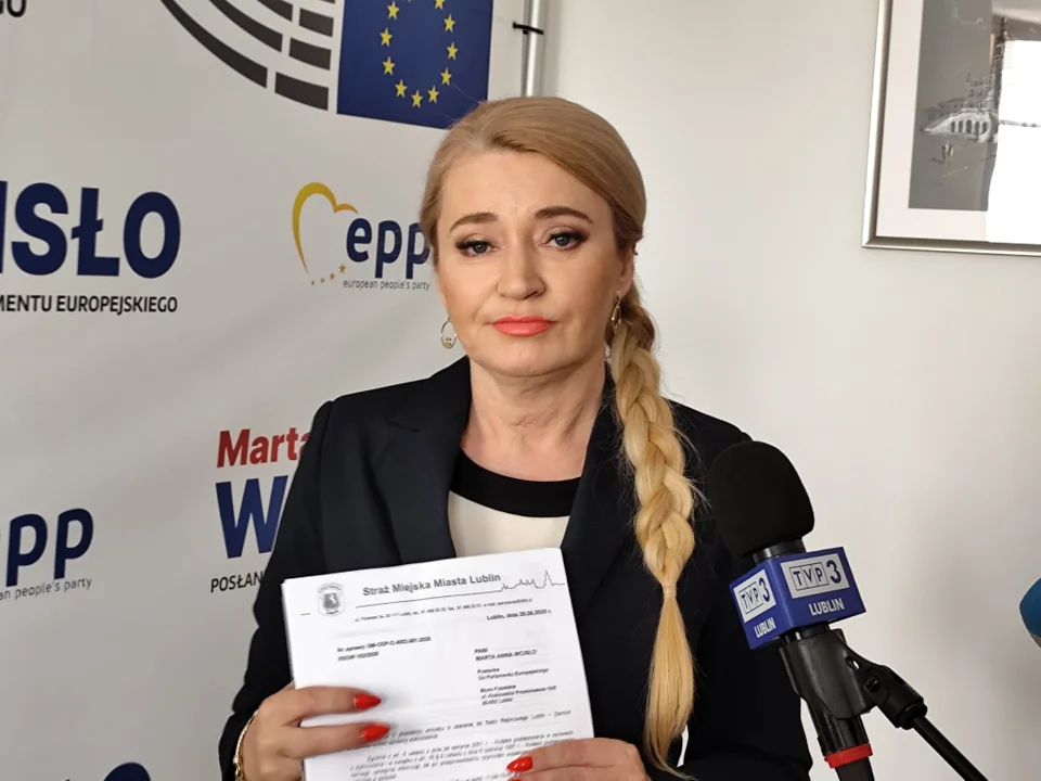Lublin: Drastyczne zdjęcia ofiar aborcji obok zdjęcia premiera Tuska. Marta Wcisło alarmuje RPO