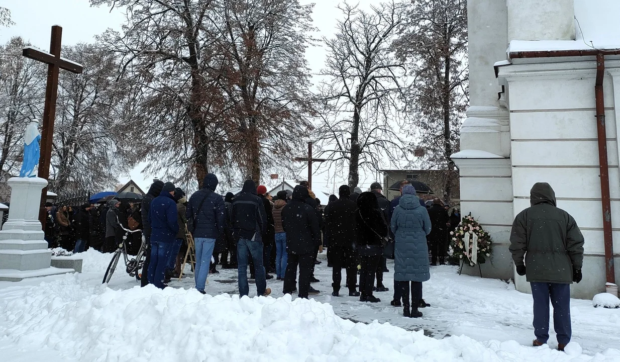 Tłumy pożegnały zamordowaną komornik z Łukowa.  Dziś w Adamowie odbył  się pogrzeb śp. Ewy Kochańskiej