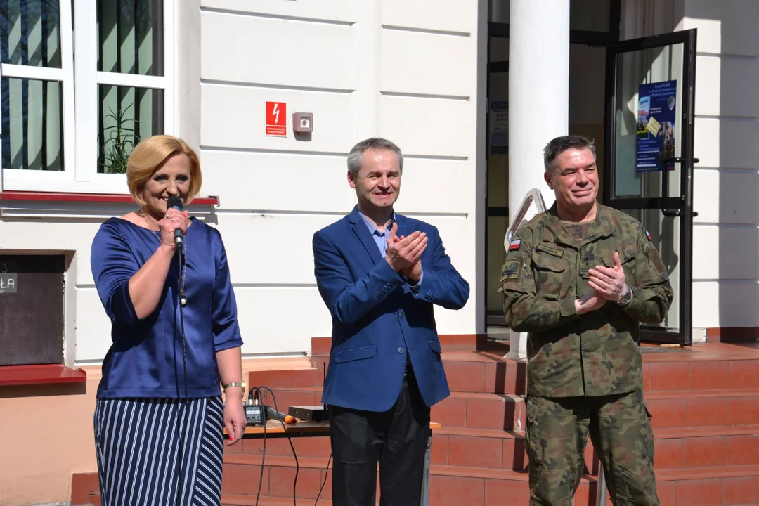 Dzień otwarty w Zespole Szkół w Radoryżu Smolanym (ZDJĘCIA) Goście mogli poćwiczyć strzelanie i musztrę