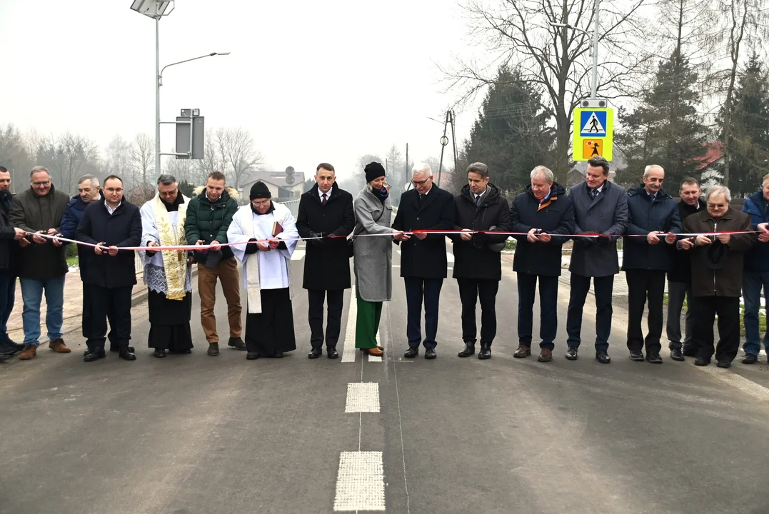 Urzędników jak mrówek. Każdy chce przeciąć (foto) - Zdjęcie główne