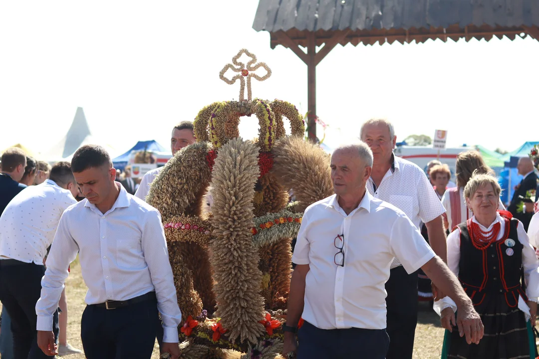 Korowód dożynkowy w Radawcu