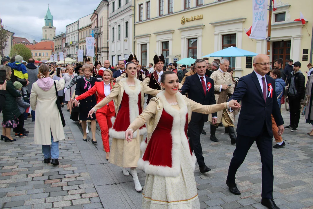 Obchody 3 maja w Lublinie. Mieszkańcy zatańczyli wspólnie Poloneza