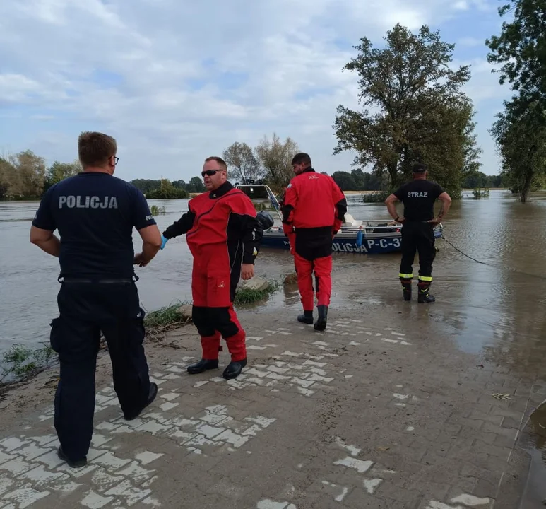 Policjanci z pow. puławskiego ruszyli z pomocą powodzianom