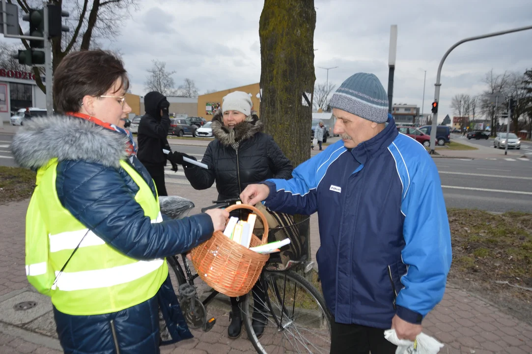 Akcja rozdawania odblasków w Puławach