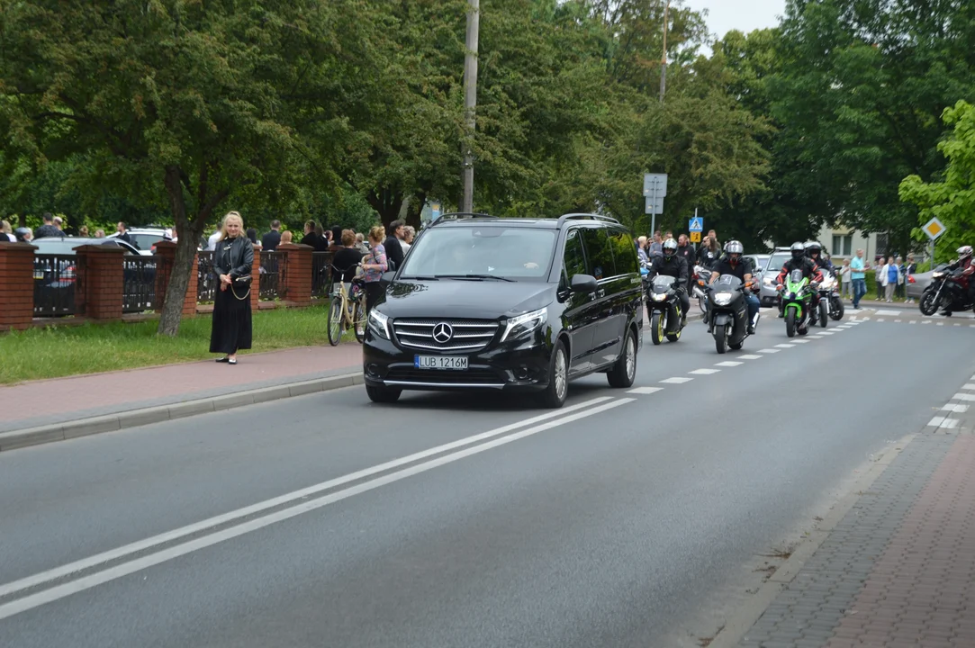 Tak bliscy i mieszkańcy Puław pożegnali tragicznie zmarłą motocyklistę (galeria) - Zdjęcie główne