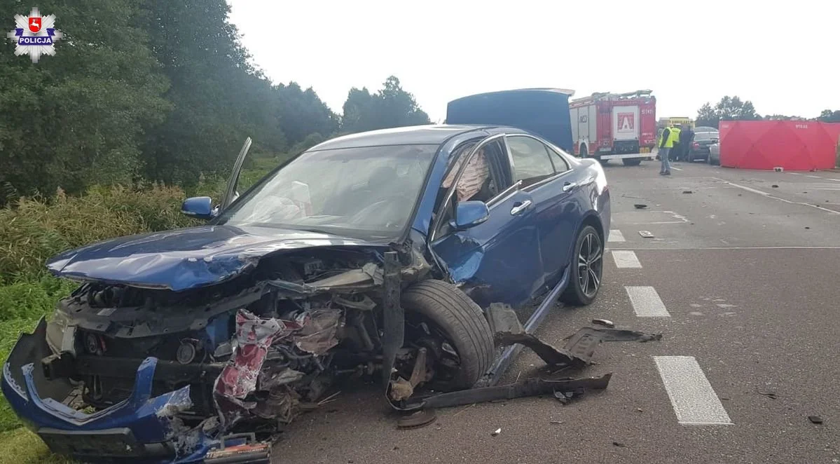 Powiat radzyński: śmiertelny wypadek na drodze. Dwa auta zderzyły się czołowo