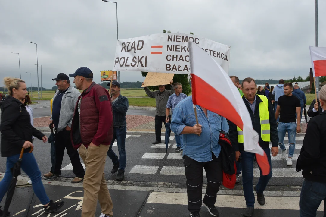 Protest producentów malin w Opolu Lubelskim. Dzień drugi