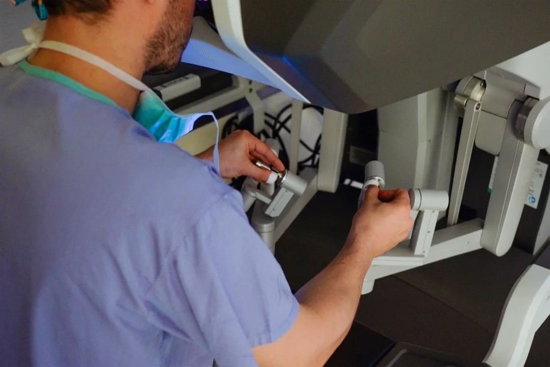 Precyzja robota, ekspresowy powrót do domu. W COZL da Vinci usunął olbrzymią śledzionę i guz