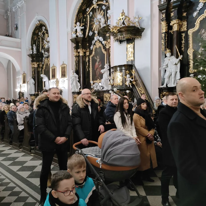 ŁUKÓW „Łukowiacy” kolędowali w parafiach. Wspaniałe koncerty i oprawa mszy św.