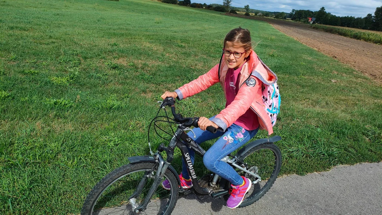 Rowerowy rajd z biblioteką w Trzebieszowie