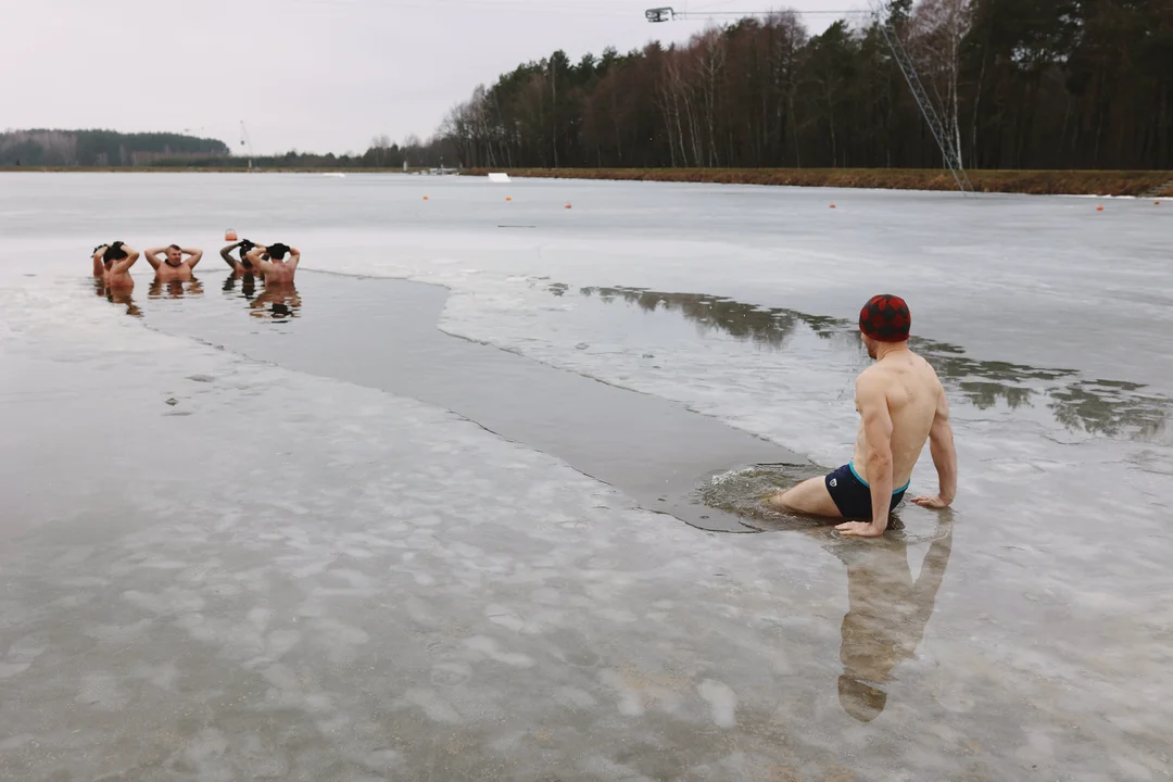 Morsowanie nad Zalewem Zimna Woda podczas WOŚP