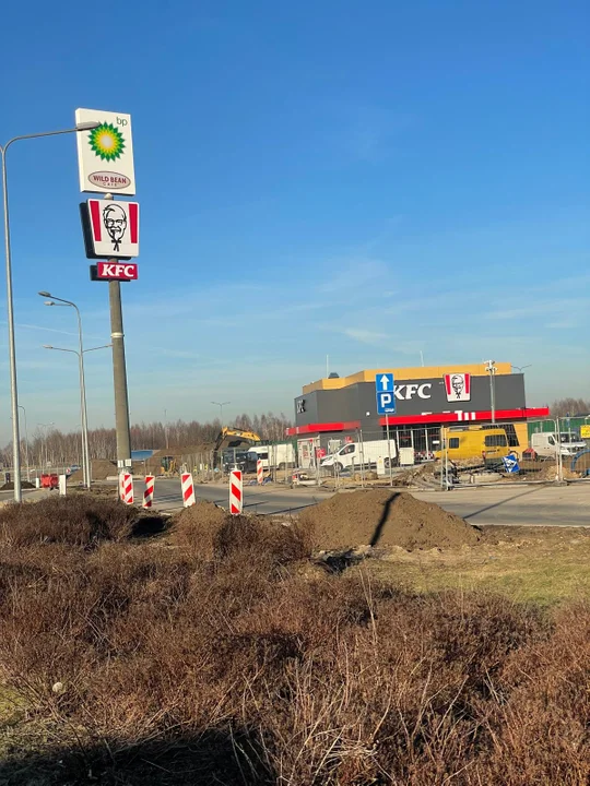 Kiedy otwarcie KFC i stacji paliw BP na MOP Pilawa? Już niedługo! - Zdjęcie główne