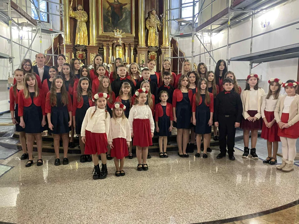 Jubileusz „Harmonii” właśnie trwa. Uroczystości rozpoczęły się w kościele (foto) - Zdjęcie główne