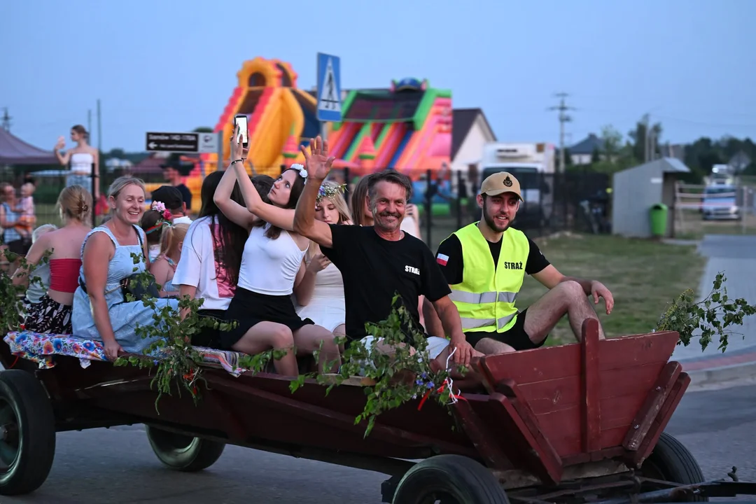 Korowód, wianki i zabawa pod gwiazdami. Noc Świętojańska w Sarnowie - Zdjęcie główne