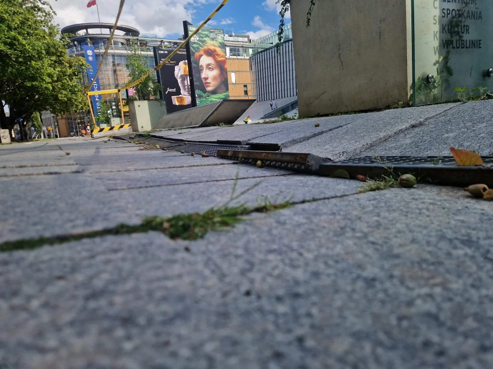 Uszkodzony Plac Teatralny