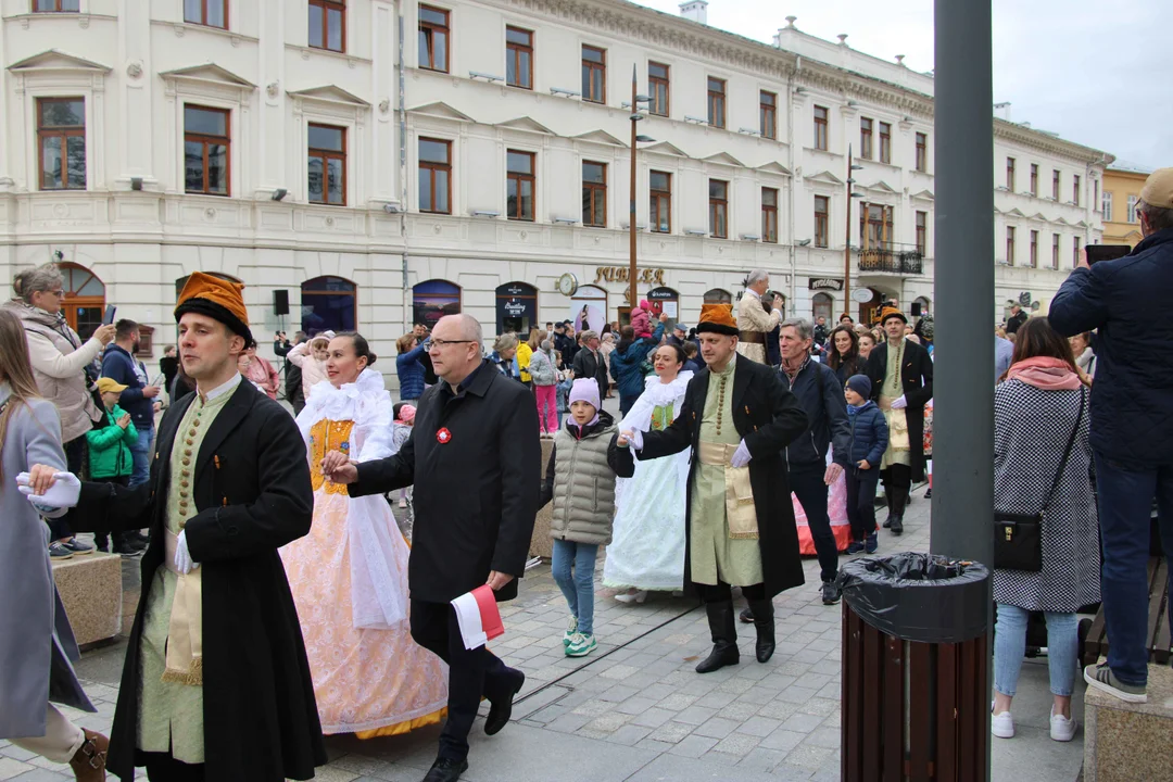 Obchody 3 maja w Lublinie. Mieszkańcy zatańczyli wspólnie Poloneza