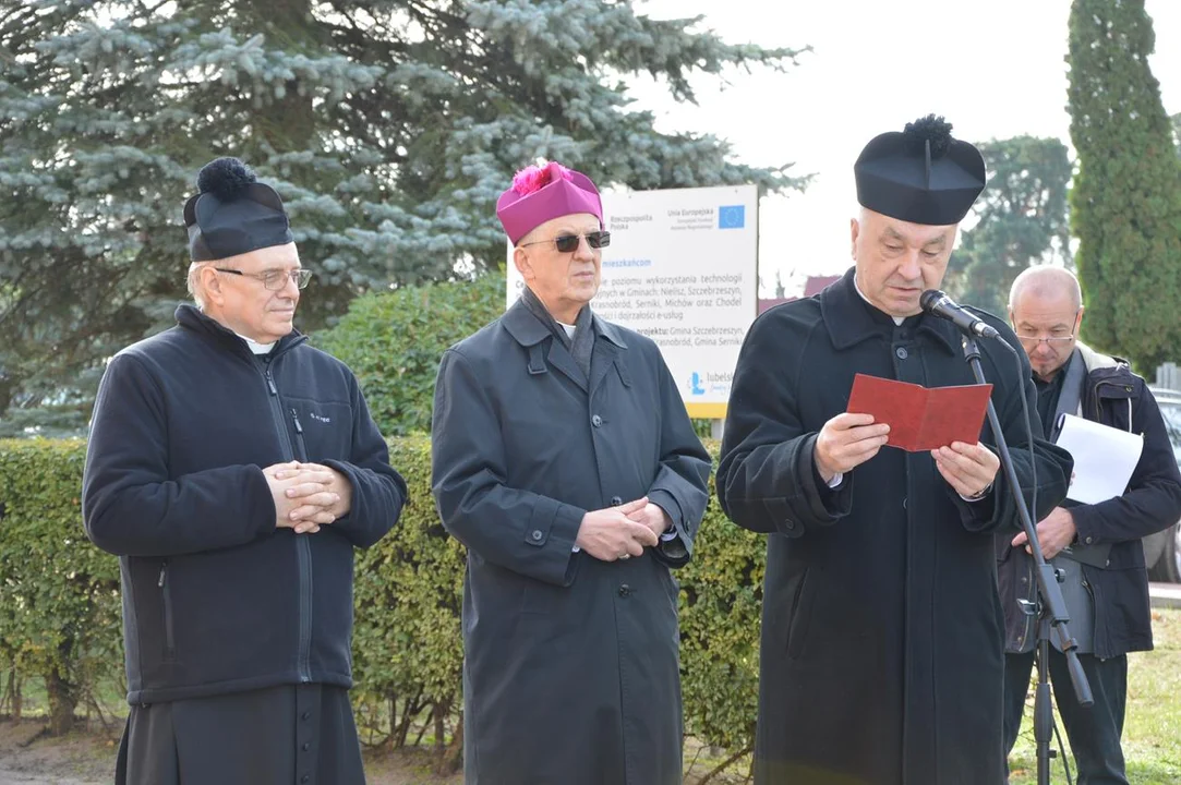 Uroczystość odłonięcta tabicy pamiątkowej poświęconej chodelskim Żydom zamrodowanym podczas akcji „Reinhardt”