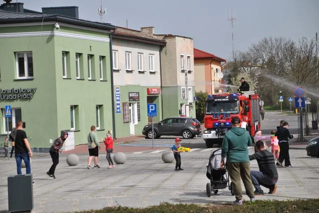 Opole Lubelskie: Lany Poniedziałek ze strażakami